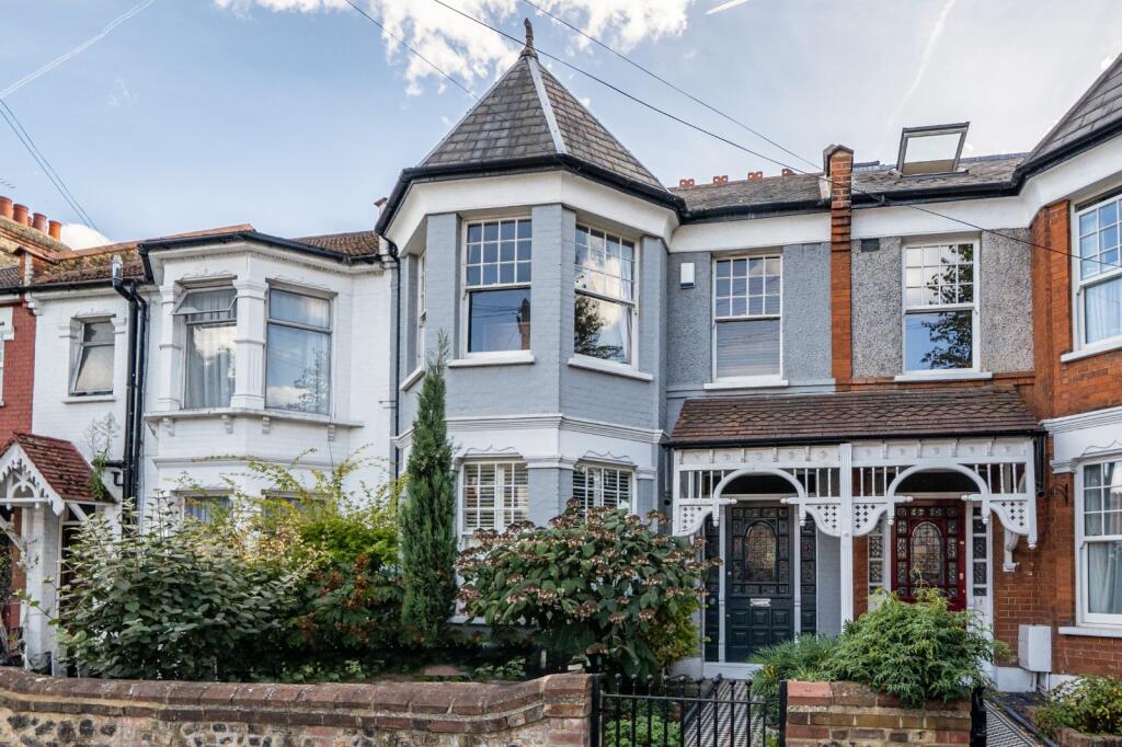 Main image of property: Belsize Avenue, Palmers Green, London, N13