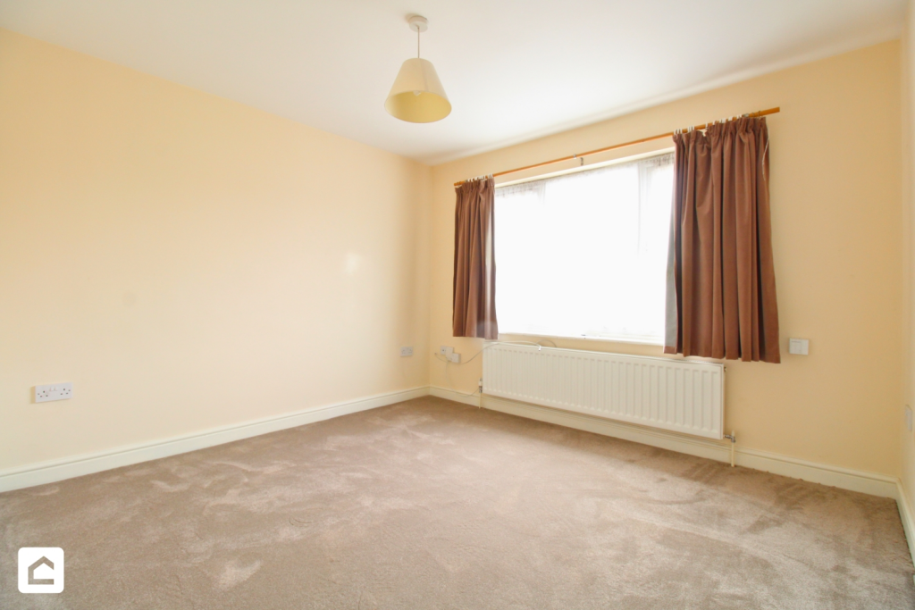 Apartment in Redhill, South Earlswood - View 2