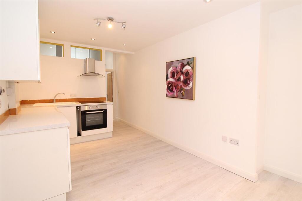 Apartment in St Albans, Fleetville - View 4