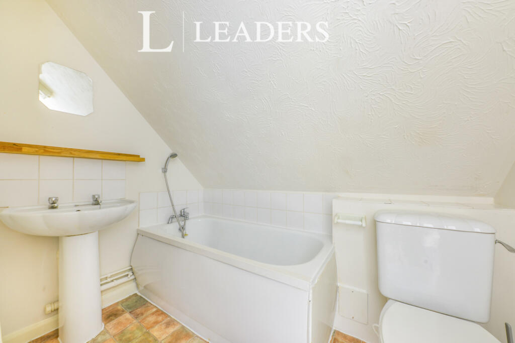 Apartment in St Albans, Colney Street, St Stephen - View 5