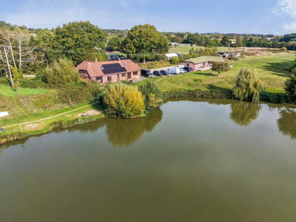 1-bed house on River Farm Carp Fishery, Fontley Road, Fareham, £1,600,000