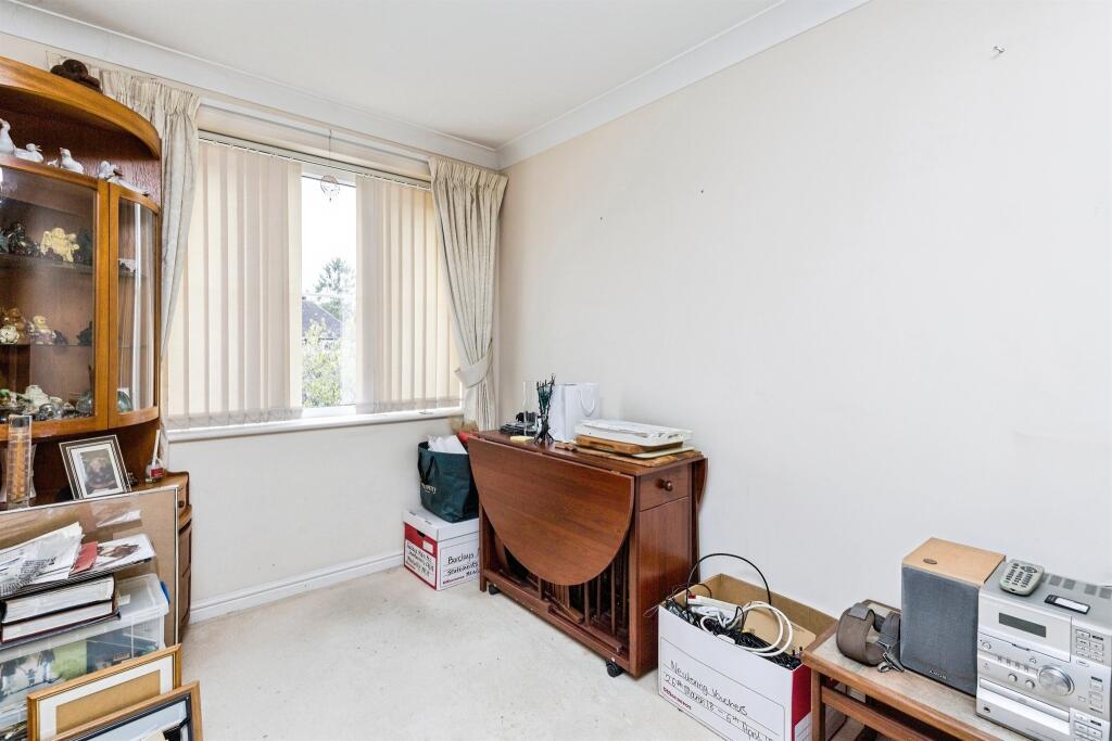 Apartment in Horsham, West Sussex - View 4