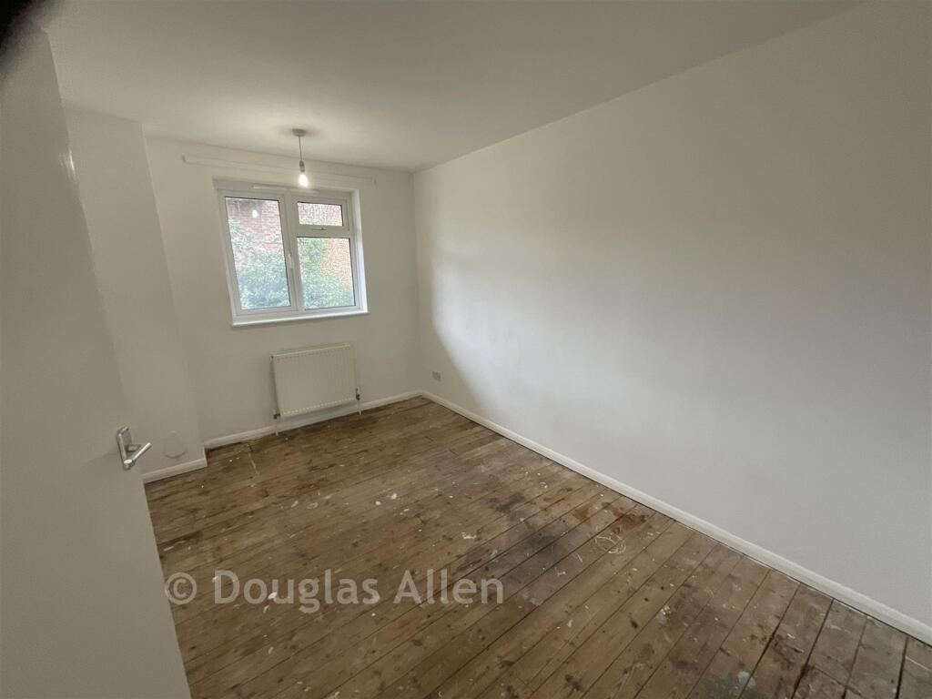 Apartment in Romford - More