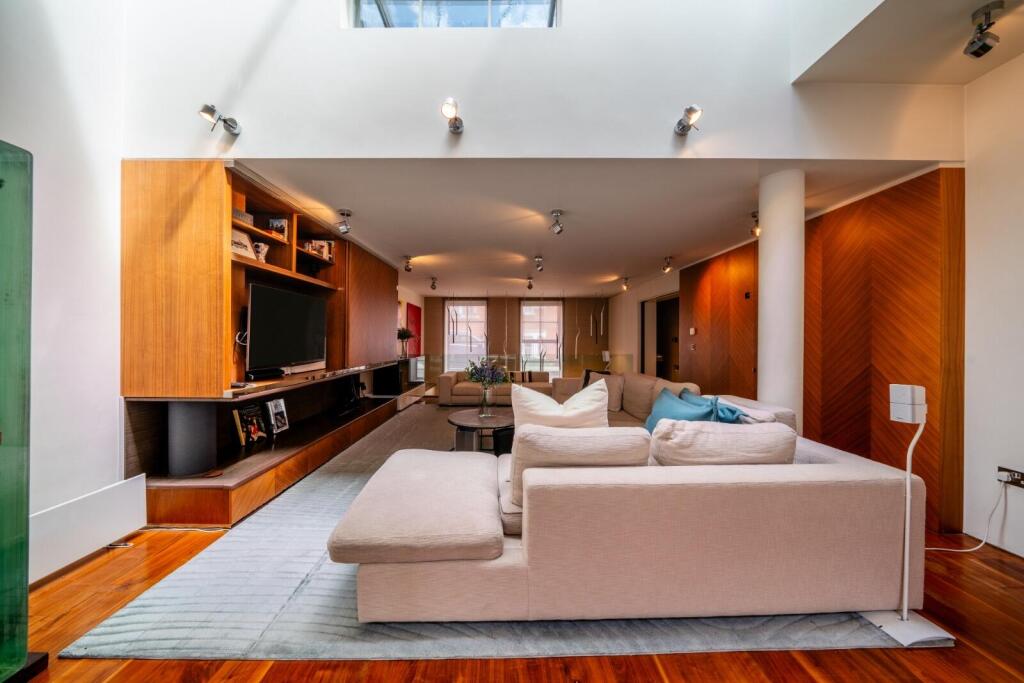 4 bedroom mews property for rent