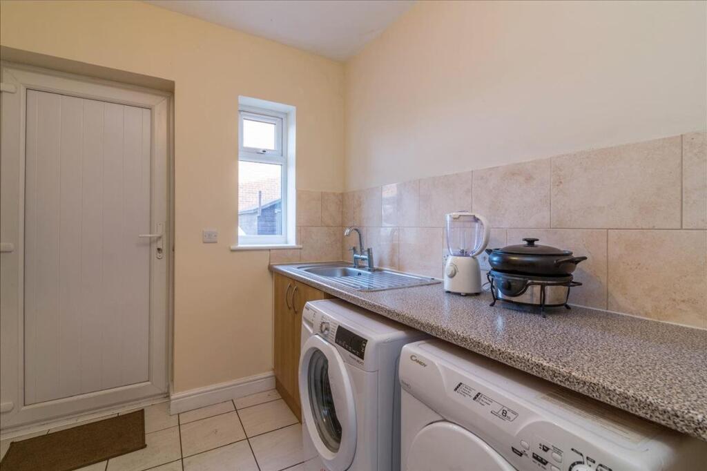 1 bedroom semi-detached house for rent