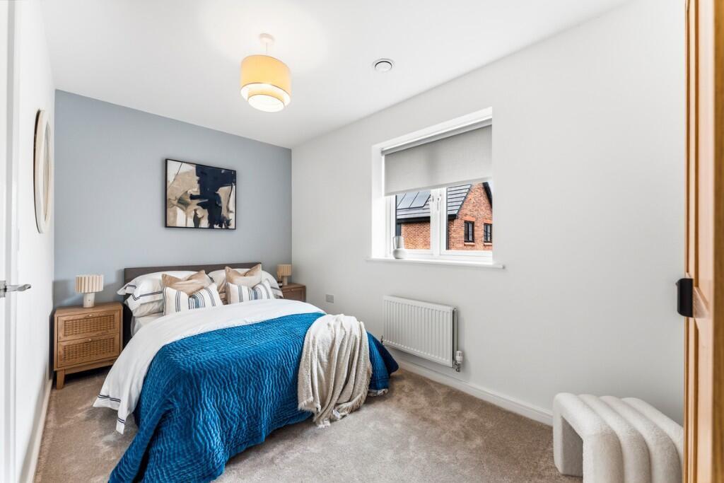House in Oldham, Shaw and Crompton - More