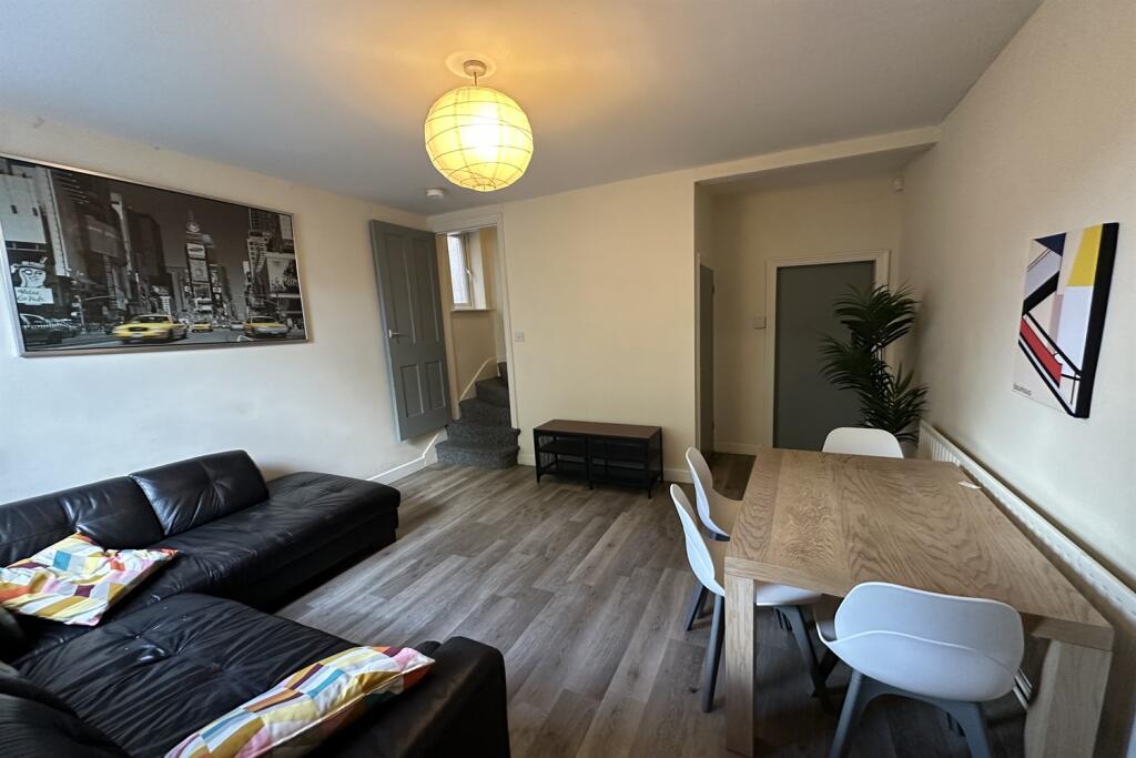 Main image of property: City Road, Dunkirk, NG7 2JL