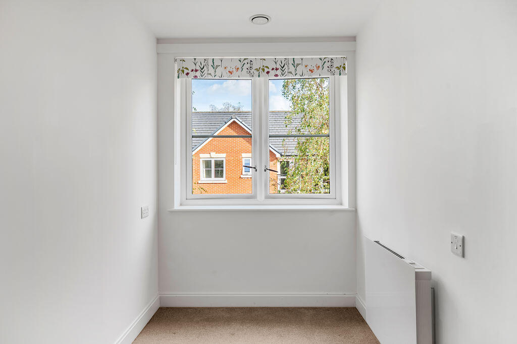 Apartment in Kingston upon Thames - More