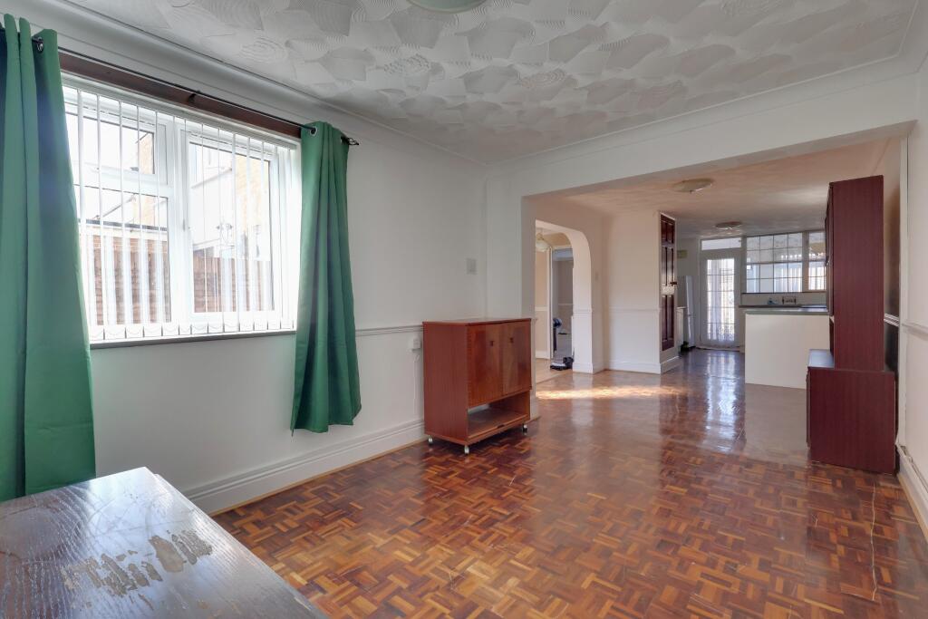 Tyrrel Lawn, Havant photo 3
