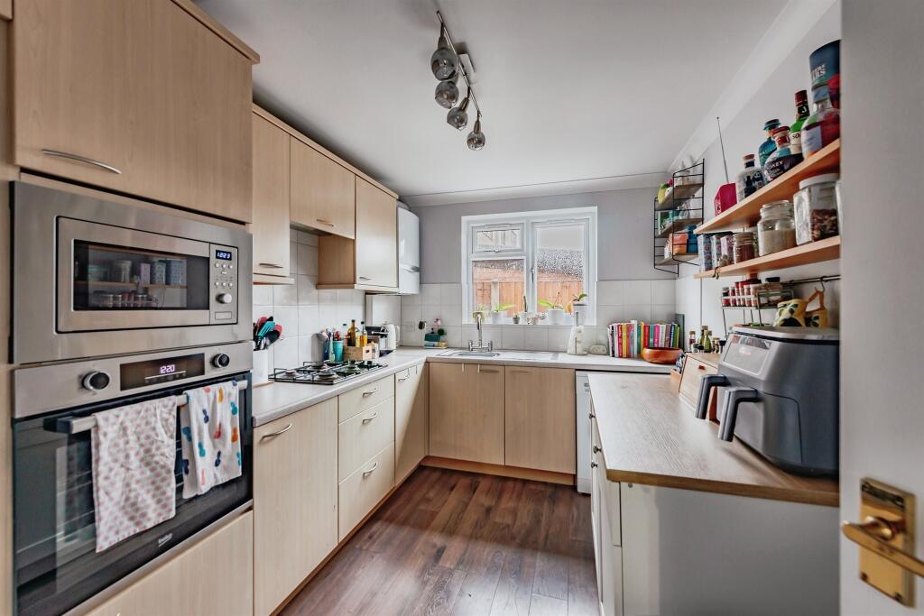 Apartment in Reigate and Banstead, Surrey - View 5