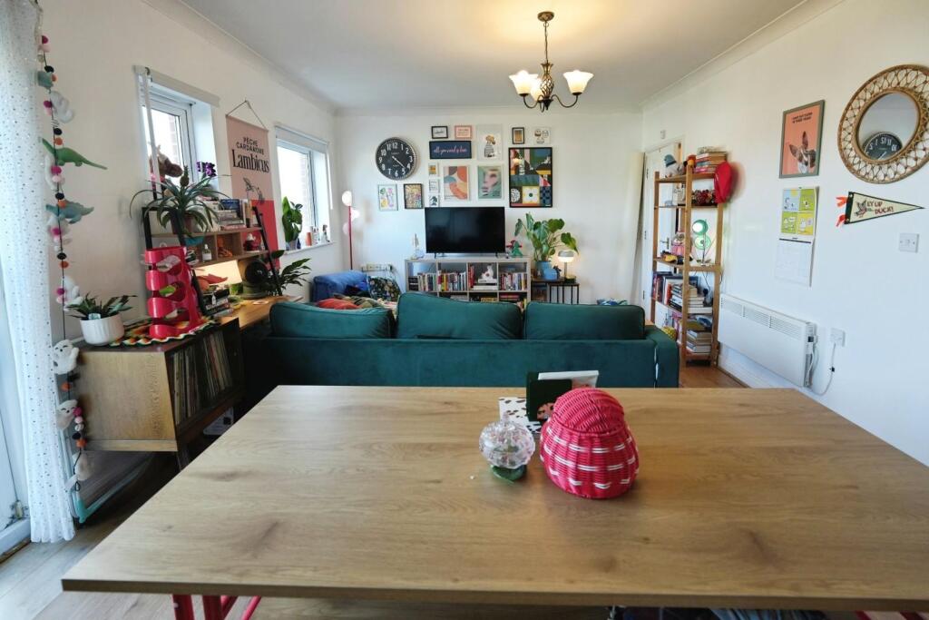 Apartment in Trafford, Gorse Hill - View 6