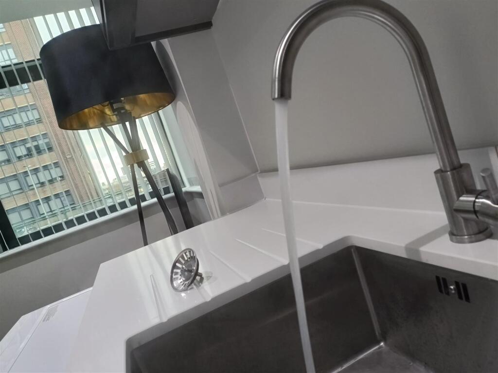 Apartment in Manchester, Old Trafford - More
