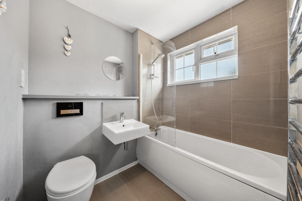 House in Runnymede, Chertsey - View 4
