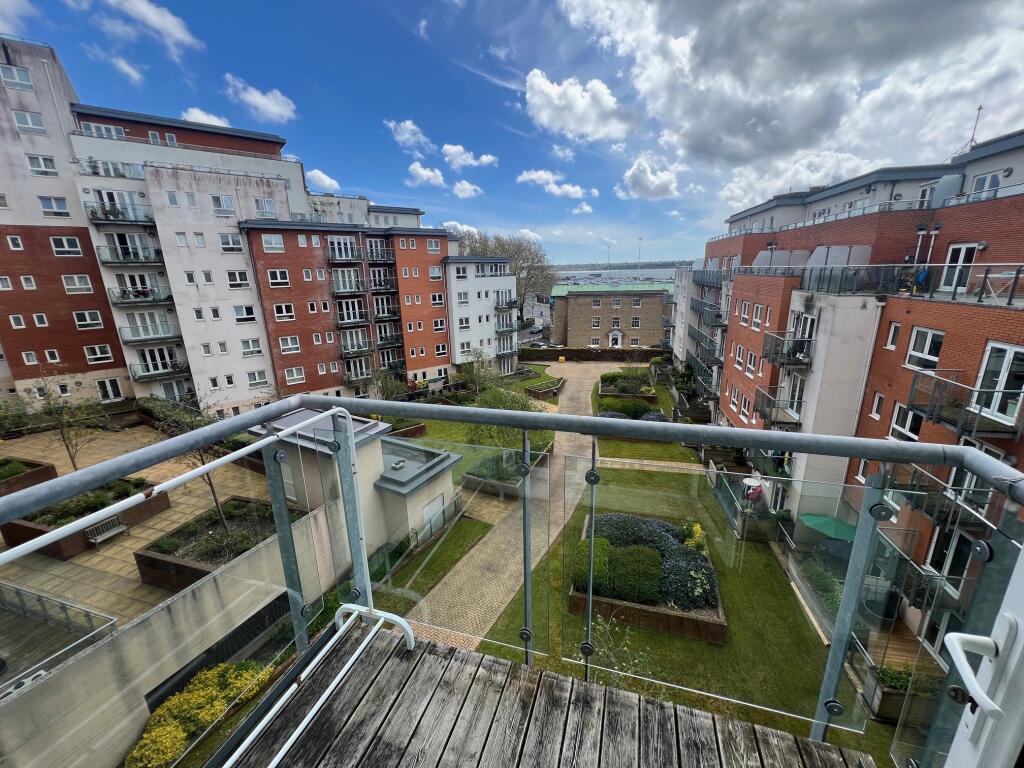 Apartment in Southampton - View 3