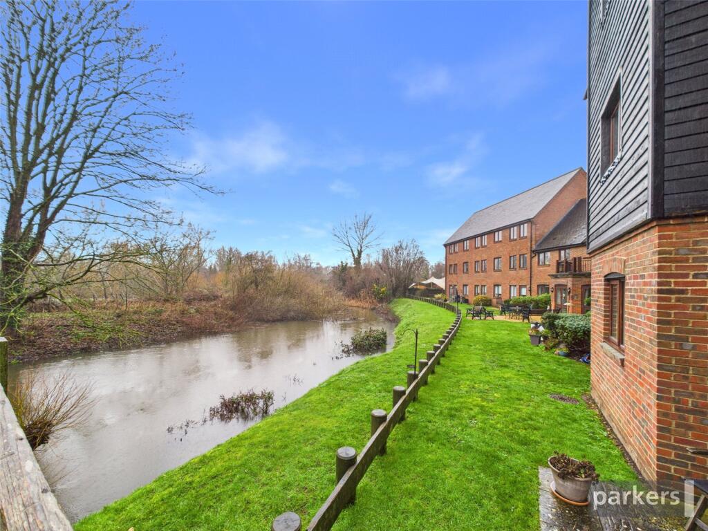 Main image of property: Silk Lane, Twyford, Reading, Berkshire, RG10