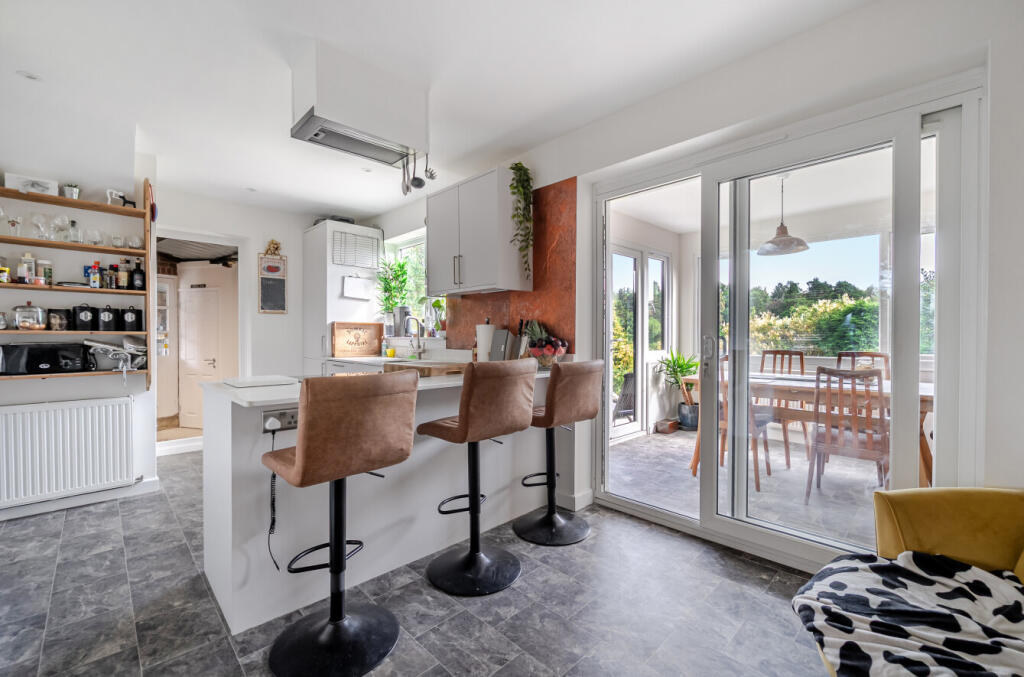 House in Waverley, Upper Bourne, Farnham - View 4