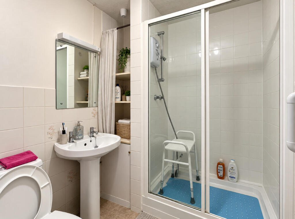 Apartment in Broadland, Thorpe St Andrew - View 5