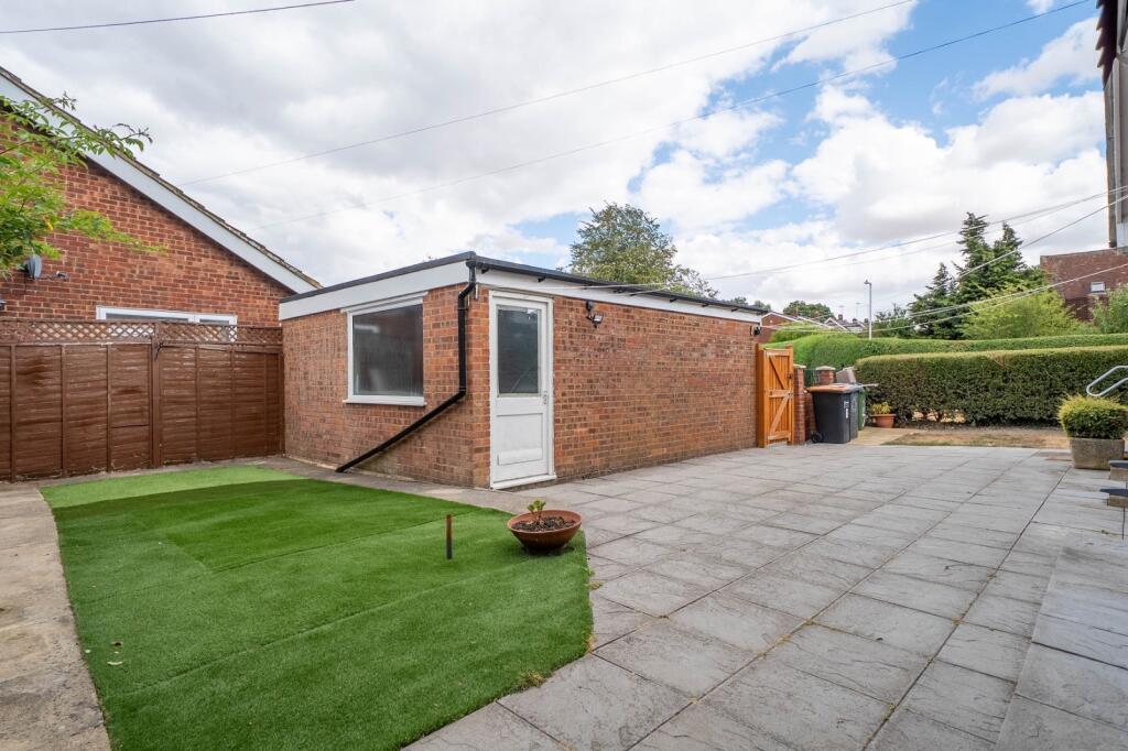 House in Dunstable, Downside, Central Bedfordshire - View 4