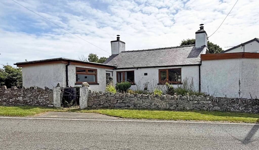 2-bed house on Menai Bridge, Isle of Anglesey, LL59, £195,000