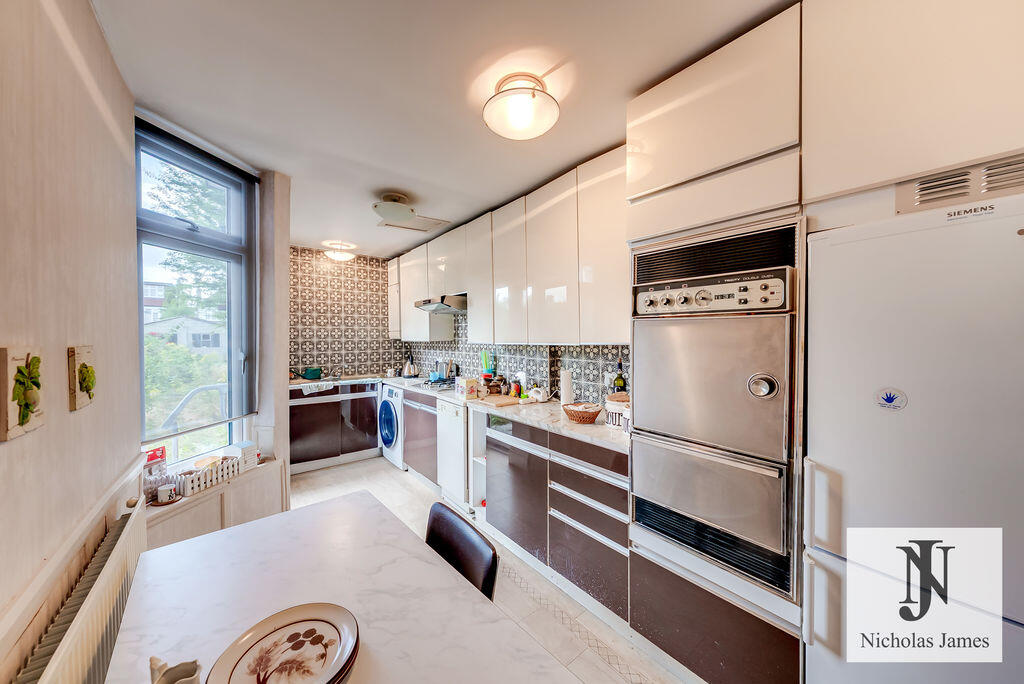 House in London, Brunswick Park - View 4
