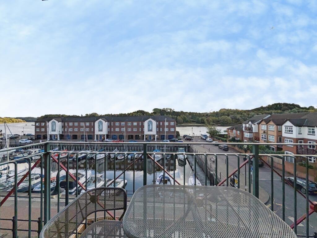 Apartment in Newcastle upon Tyne - View 5
