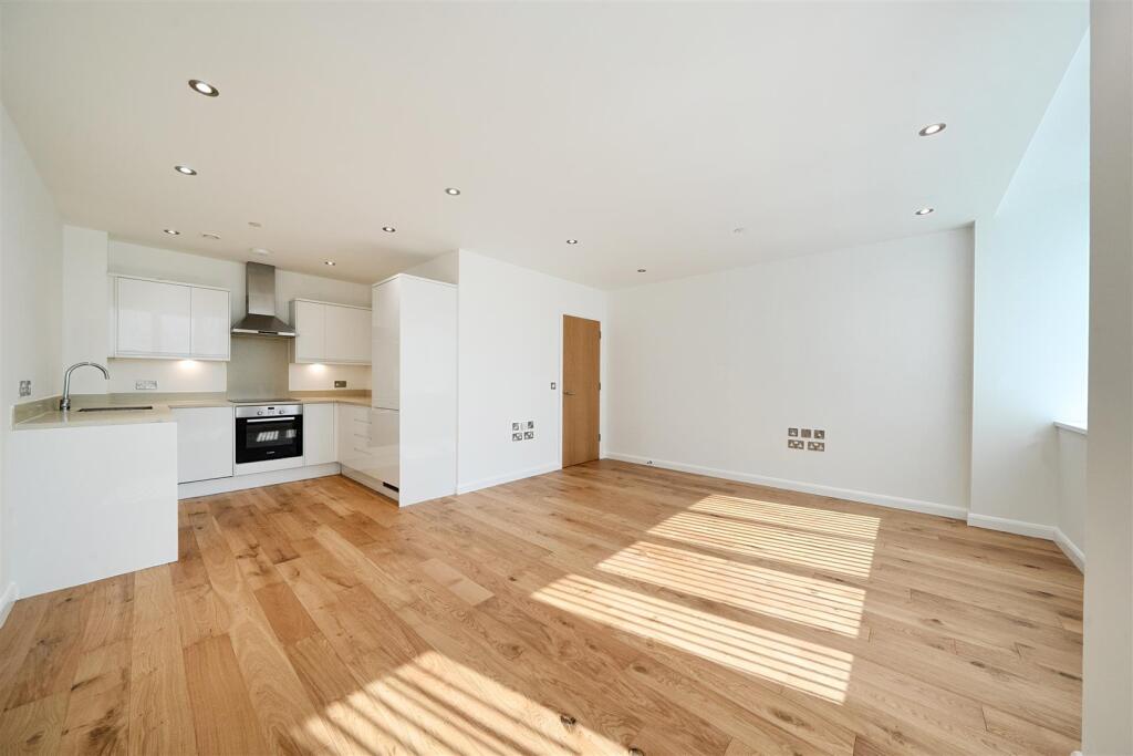 Main image of property: Emerald House, 15 Lansdowne Road, Croydon CR0