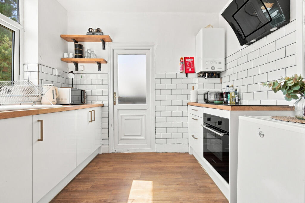 Apartment in Southend-on-Sea - View 5