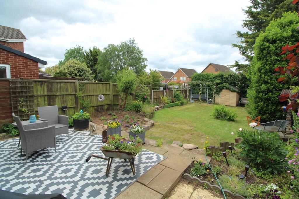 Holly Drive, Lutterworth, LE17 photo 4