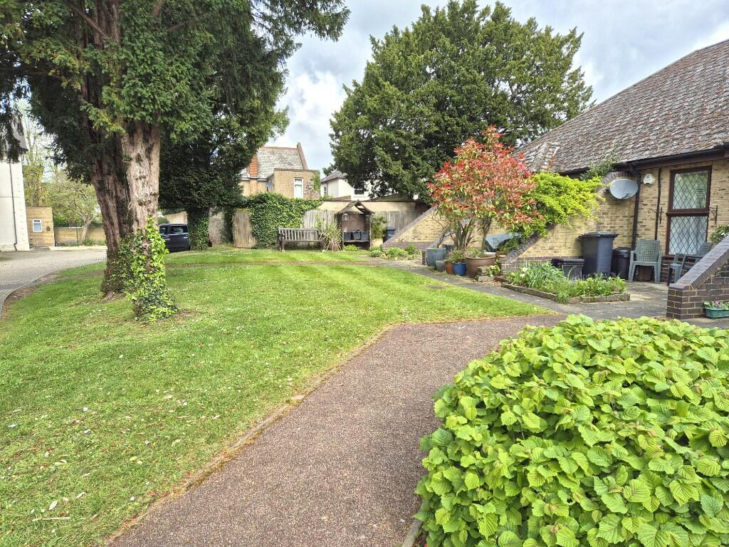 The Lawns Drive, Broxbourne, Hertfordshire, EN10 photo 2