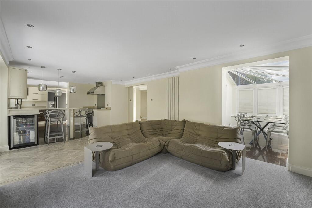 House in Bromley - View 5