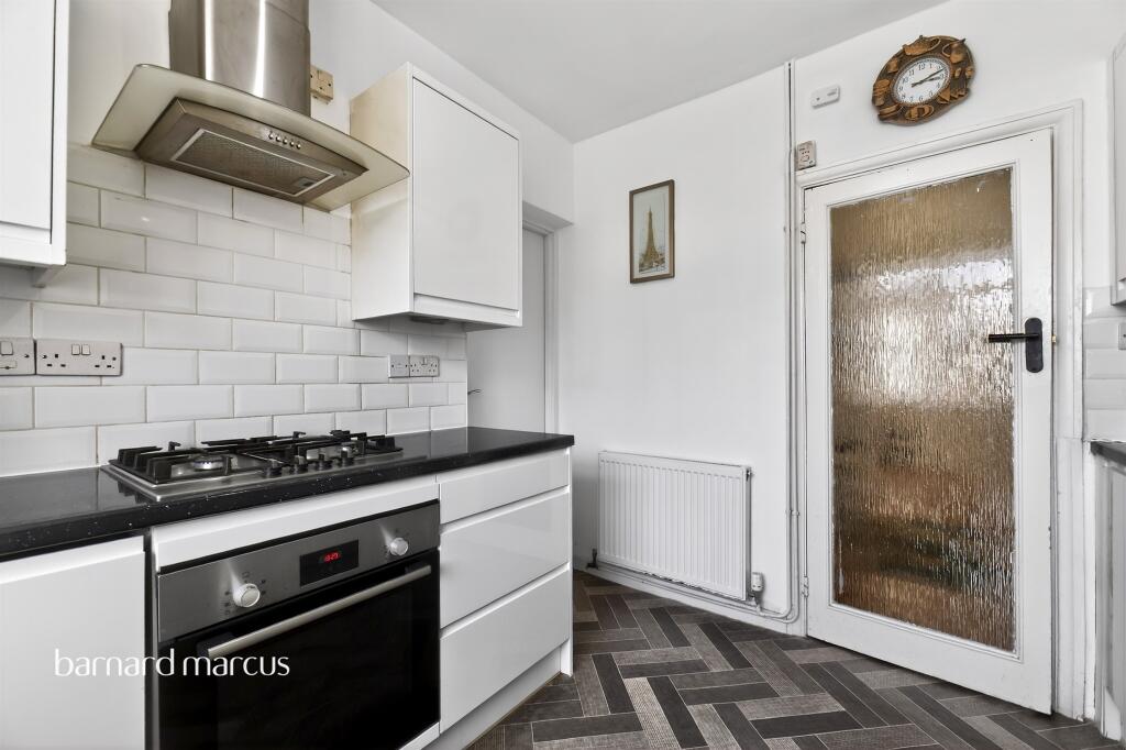 House in London, Royal Borough of Kingston upon Thames - View 5