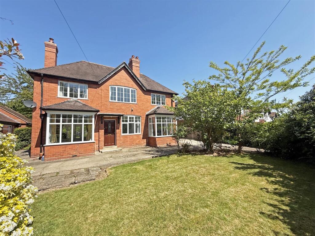 3-bed detached on Mytton Oak Road, Shrewsbury, £599,950
