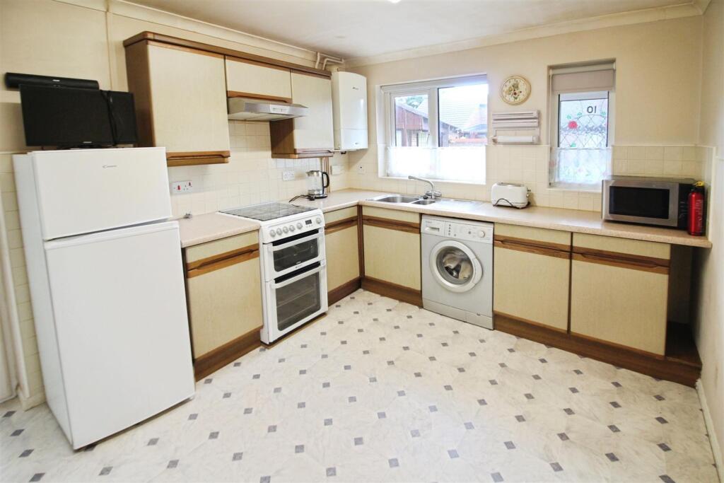 House in Leeds, Kippax - View 2