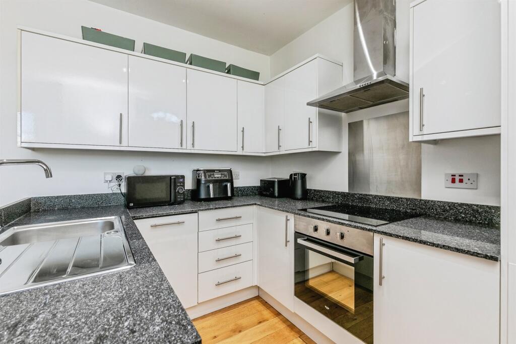 Apartment in Bristol, Oldland - View 4