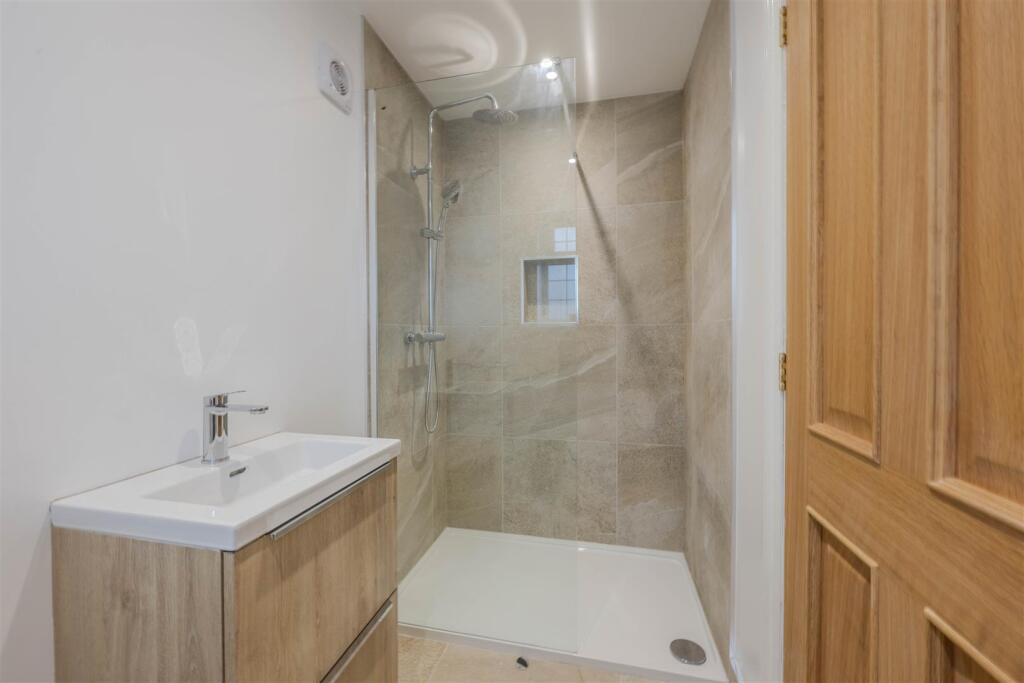 House in Southend-on-Sea - View 5