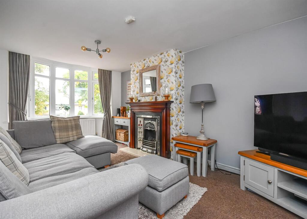 House in South Staffordshire, Wombourne - View 3