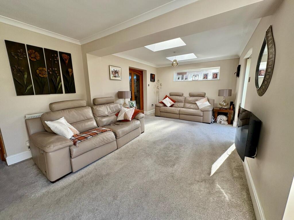 Pinfold Close, Tutbury, DE13 photo 4