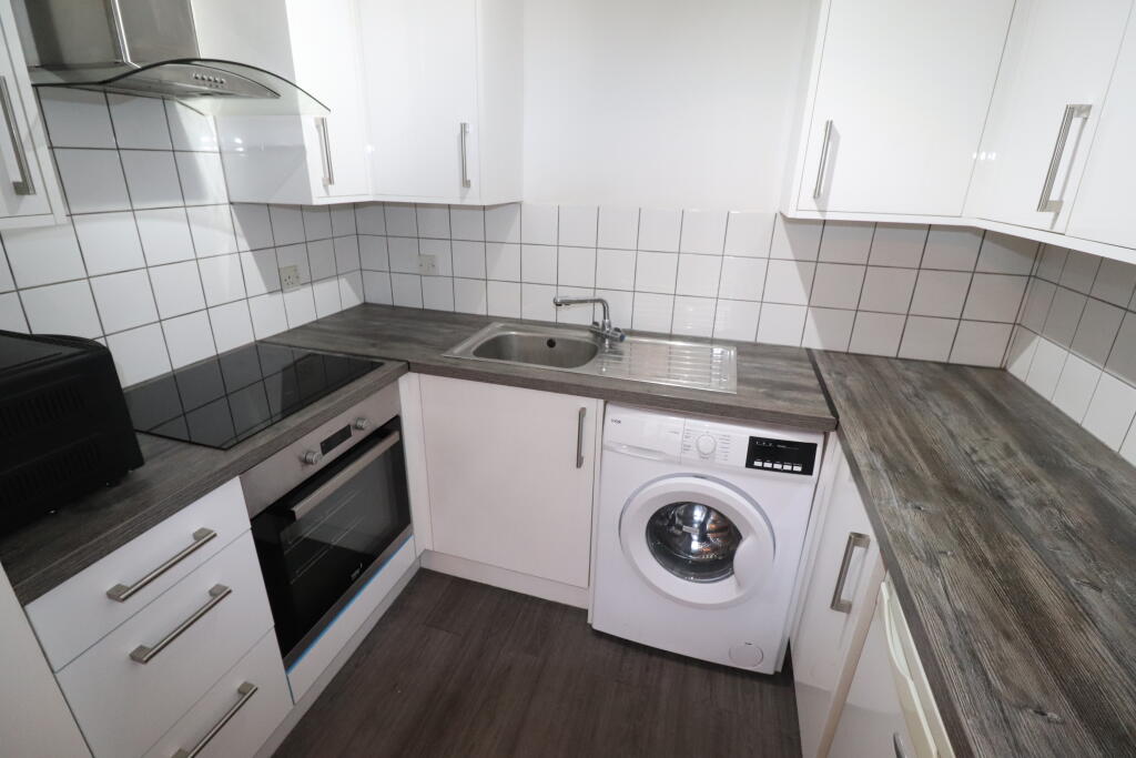 Apartment in Brentwood, Essex - View 2