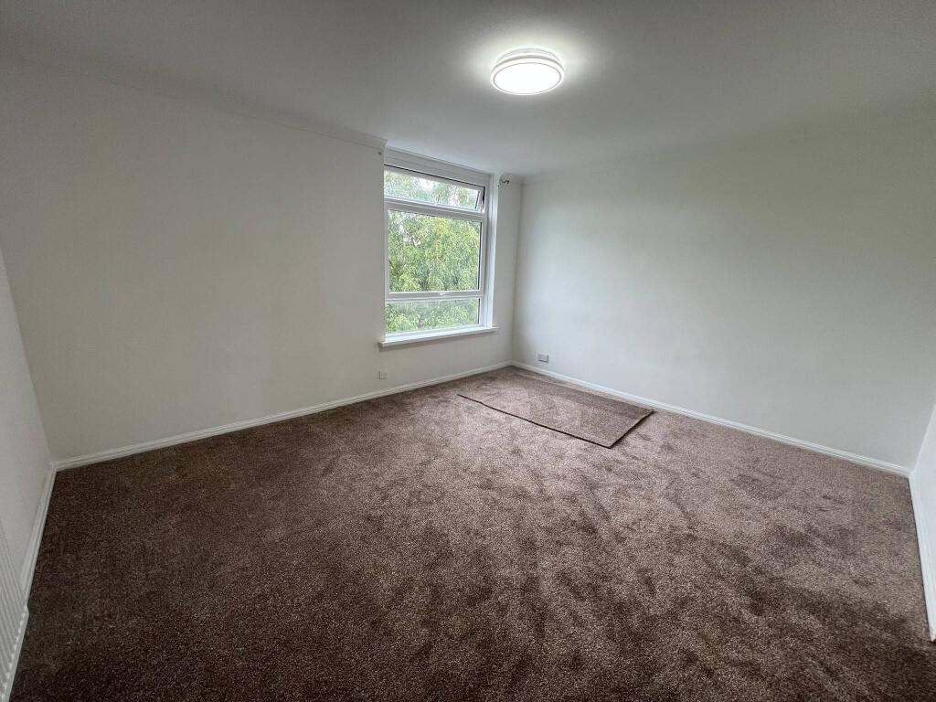 Apartment in Solihull, West Midlands - More