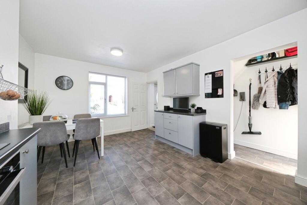 Appleton Road, Mansfield, NG21 - More