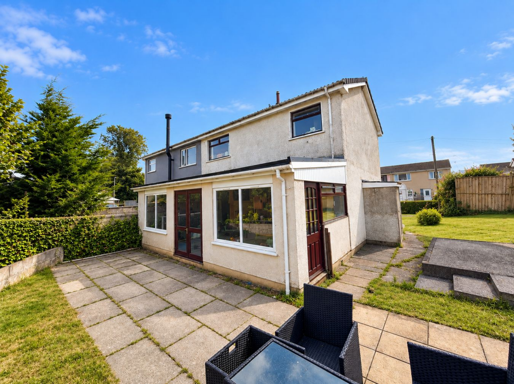 House in Capel-y-Groes, Llanwnnen - View 3