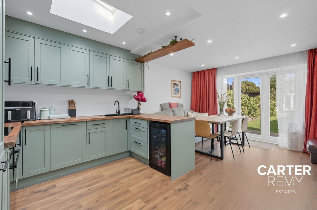 Main image of property: Ilchester Road, Dagenham, RM8 2YX