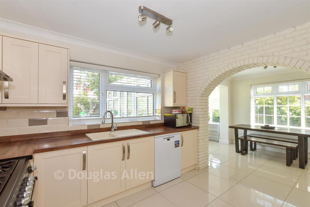 Elder Avenue, Wickford, Essex photo 4