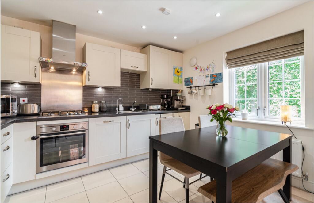 Apartment in Hemel Hempstead - View 4