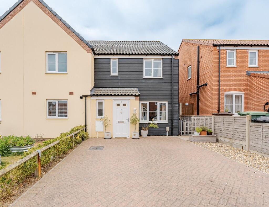3-bed semi-detached on Cormorant Close, Diss, £260,000