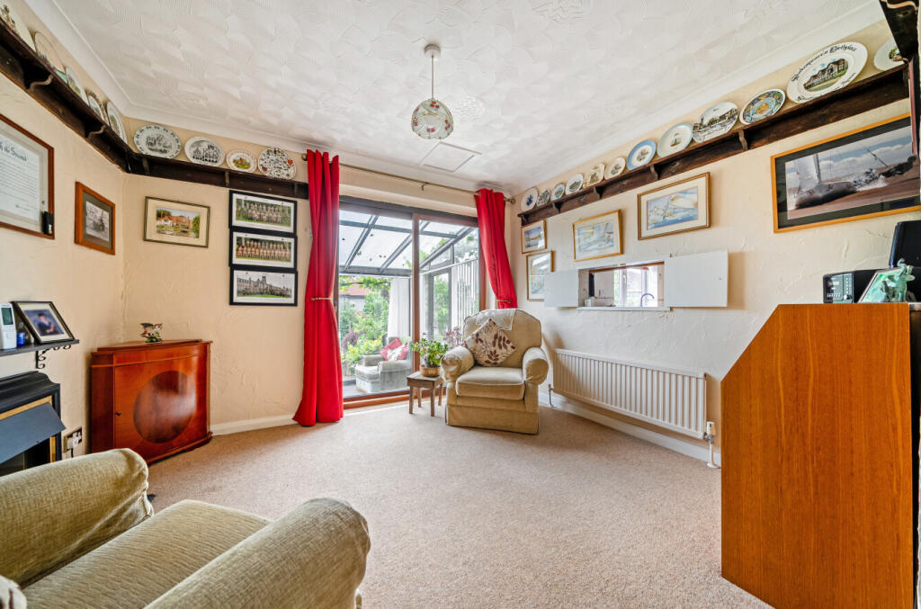 Glebe Park Avenue, Havant, Hampshire, PO9 - View 3