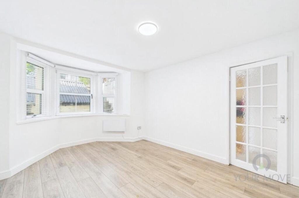 Apartment in Northampton - More