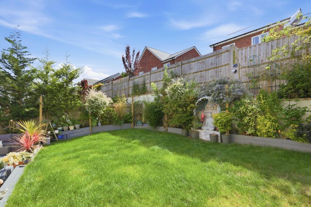 Admiral Walk, Tunbridge Wells, TN2 photo 4