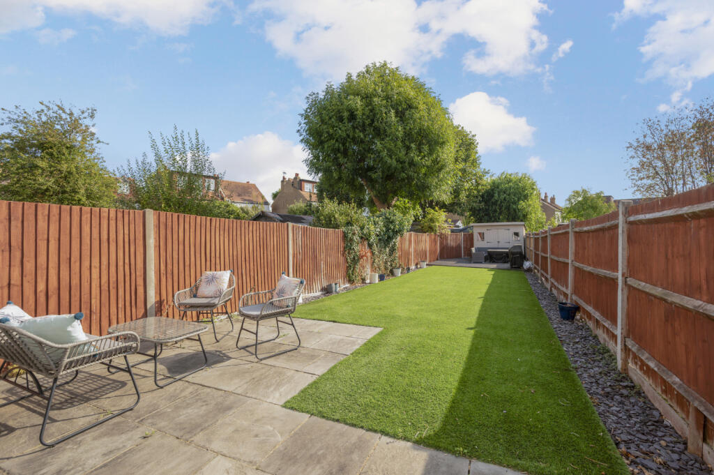 House in New Malden, West Barnes - More