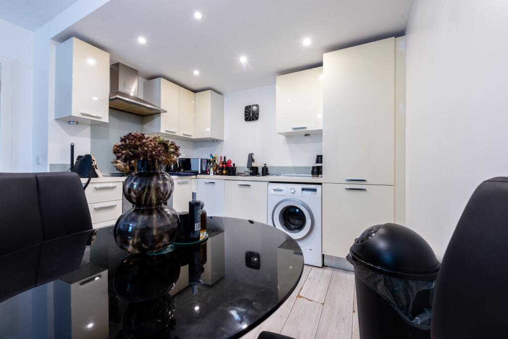 Apartment in Birmingham, Lyndon Green - More